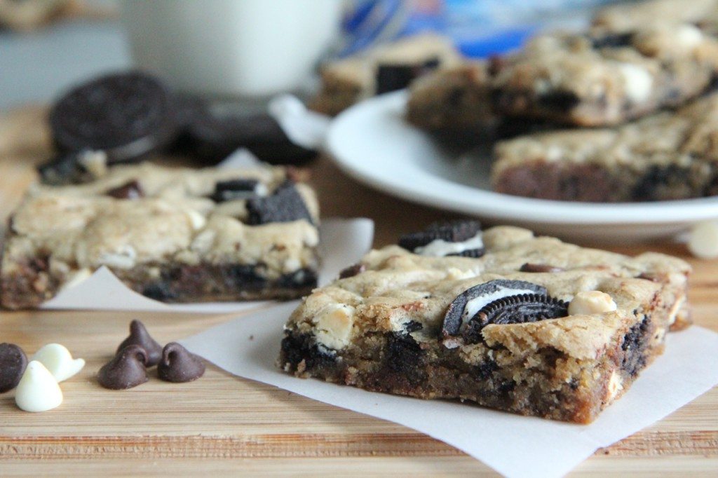 Cookies and Cream Oreo Blondies Recipe