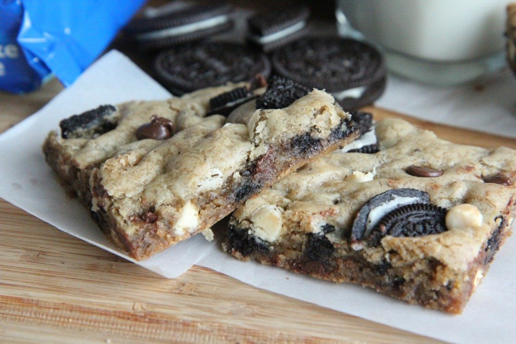 Cookies and Cream Oreo Blondies Recipe