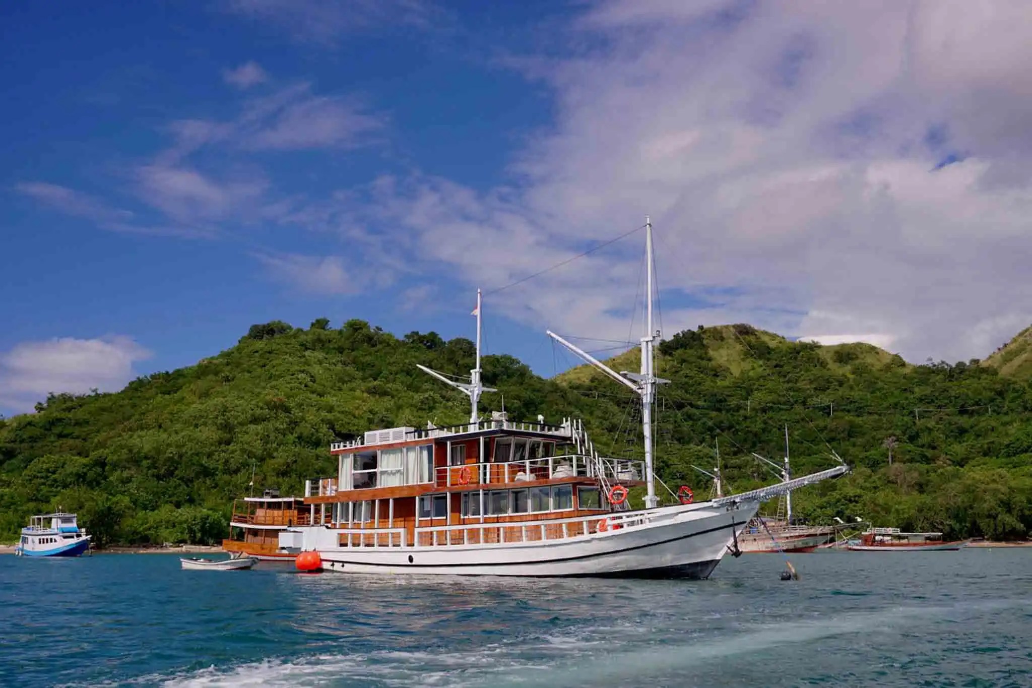 Liveaboard Komodo Island Dive Trips Indonesia