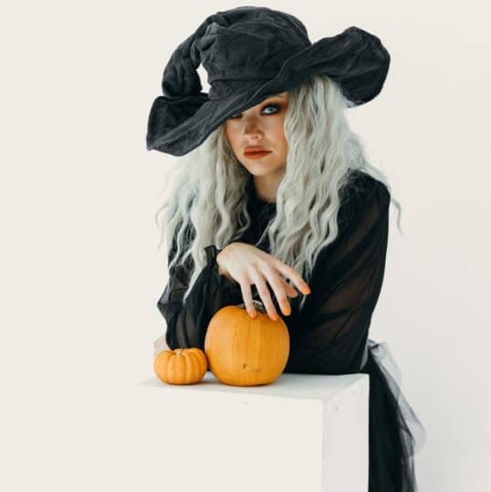 15 Stocks that Pay Dividends in October Cash in Now Dividends Diversify