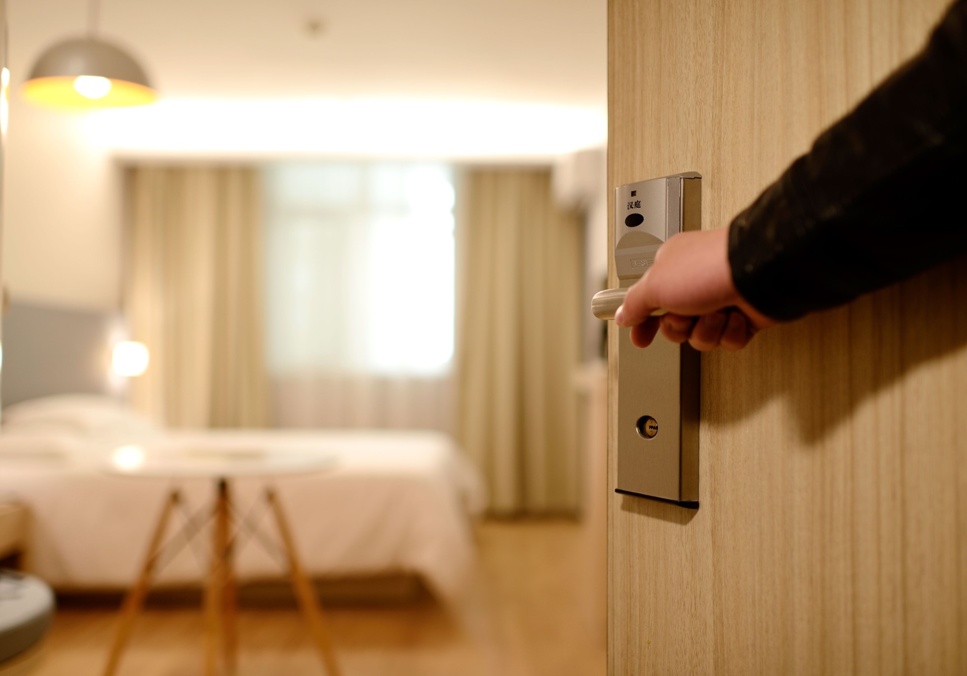 How Can Hotels Foster Travel Loyalty in Their Customers? DIVINE