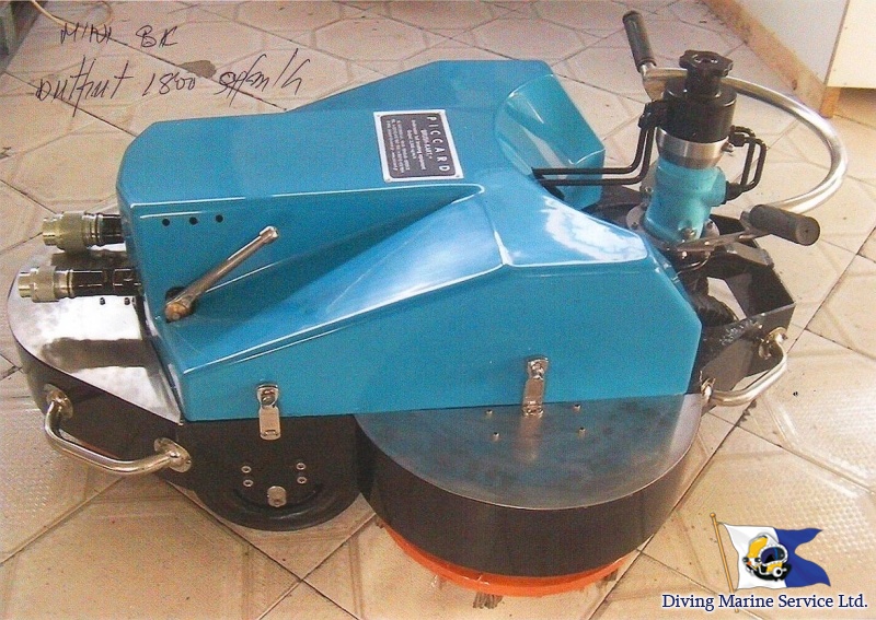 Hull cleaning using BrushKart system