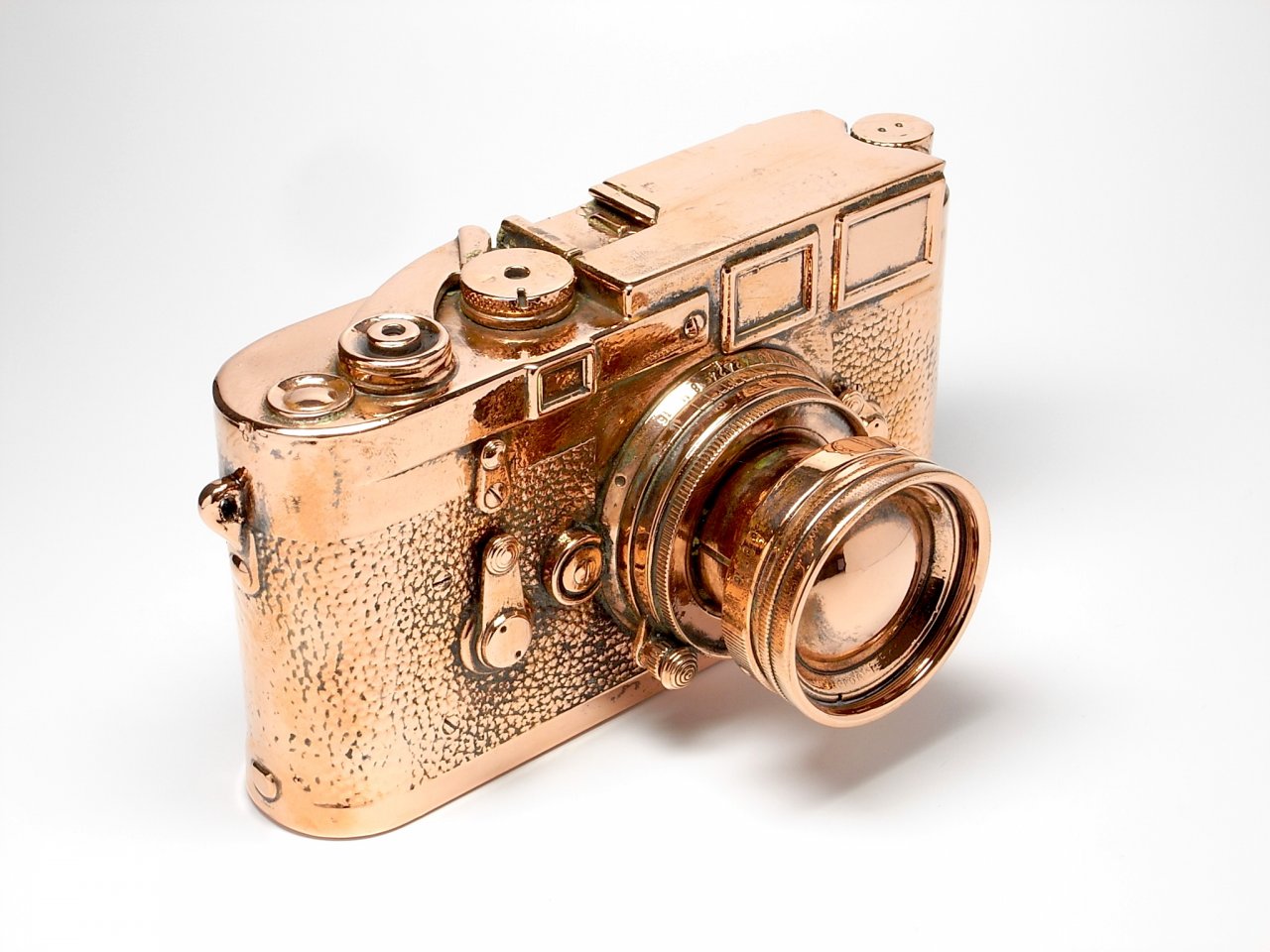 These copperplated Leica cameras manage to make even broken