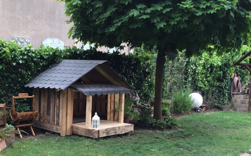 Basis für ein glückliches, zufriedenes hundeleben unter freiem himmel ist eine vor wind und wetter geschützte hütte. Hundehutte Aus Einwegpaletten Bauanleitung Zum Selberbauen 1 2 Do Com Deine Heimwerker Community
