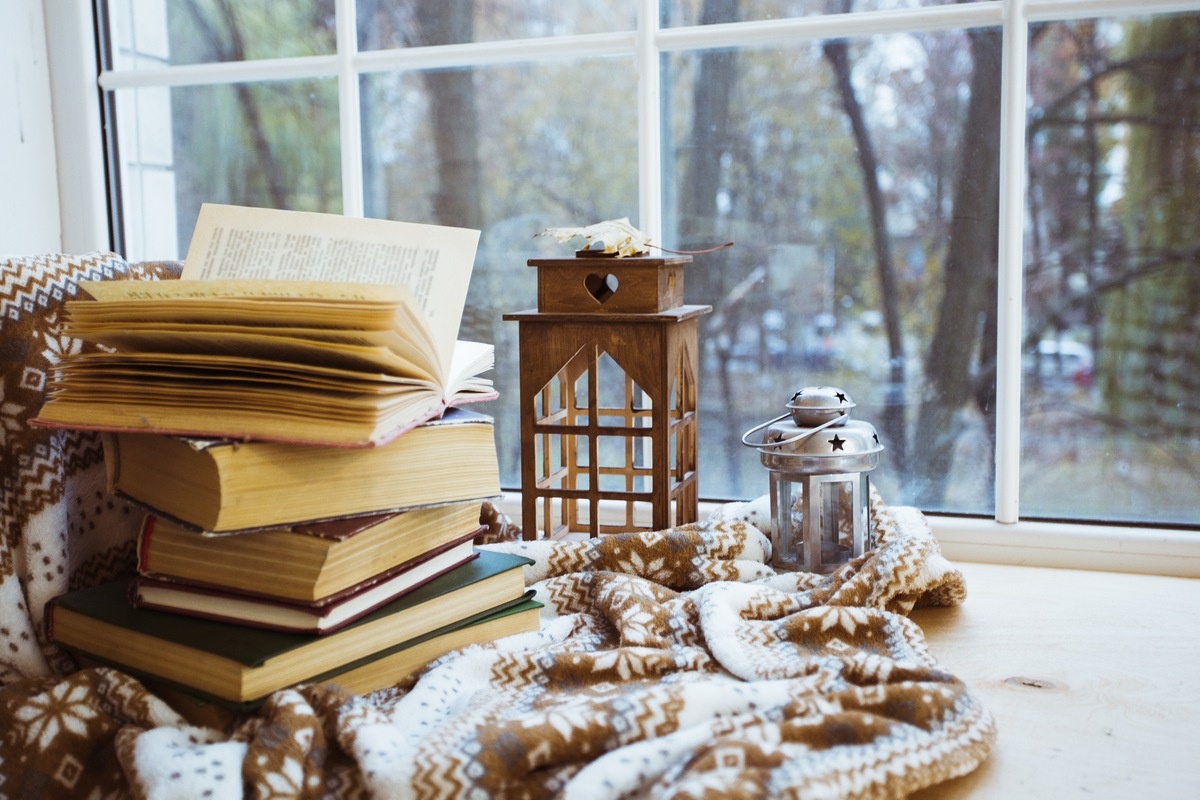 10 DIY Window Sill Decorating Ideas