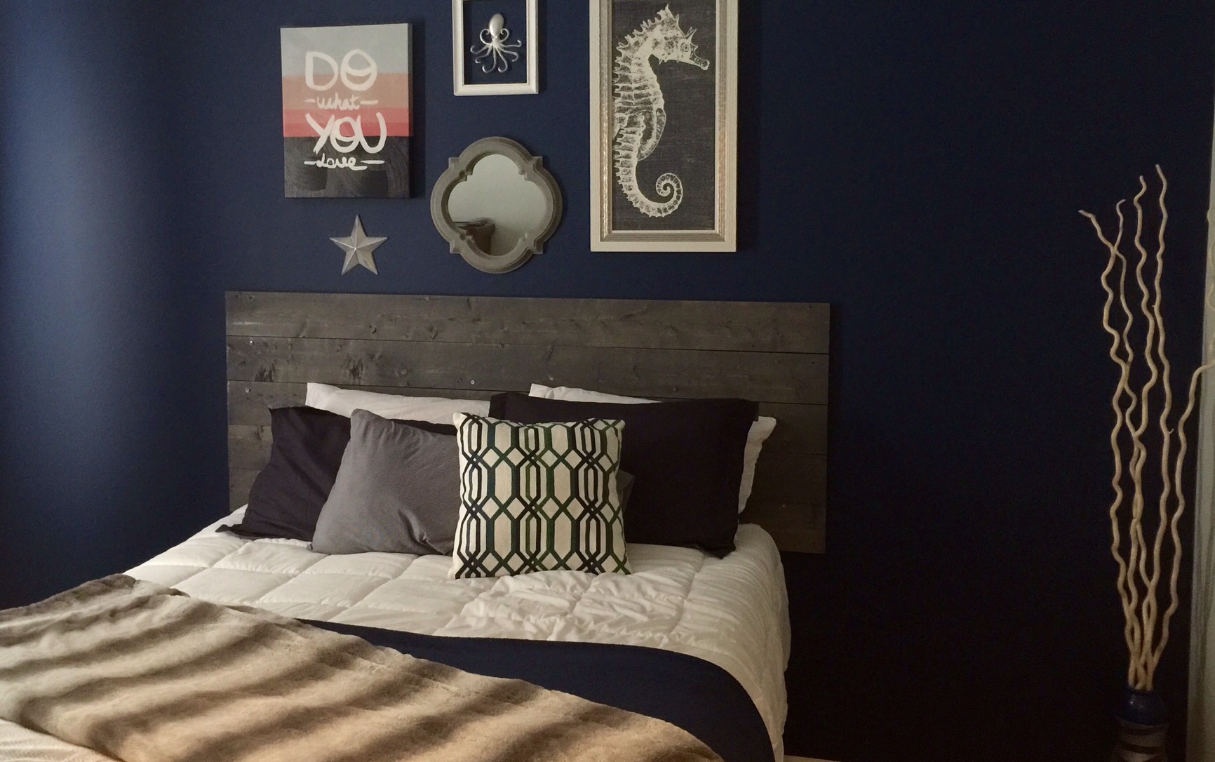 The easiest DIY wood plank headboard. Under 20!! diyblondie