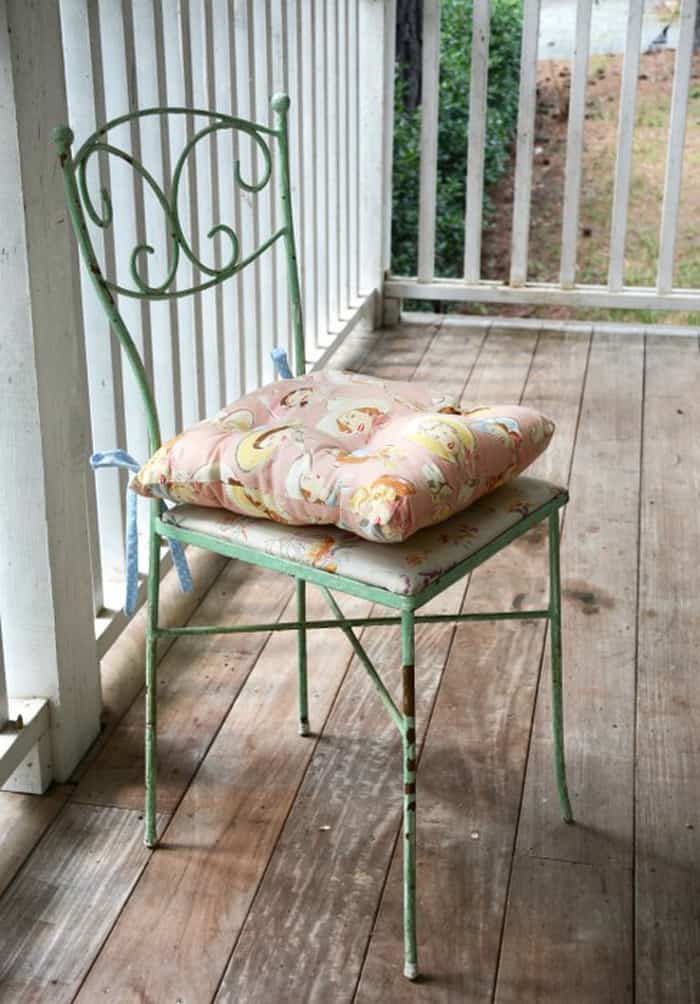Simple Tie On DIY Chair Cushion