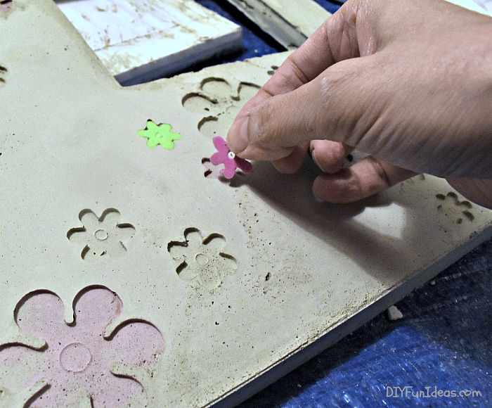 HOW TO MAKE A DIY CONCRETE PICTURE FRAME TUTORIAL DoItYourself