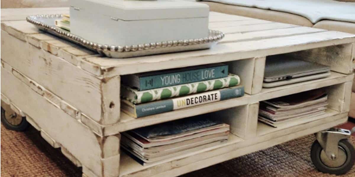 DIY Pallet Table On Wheels