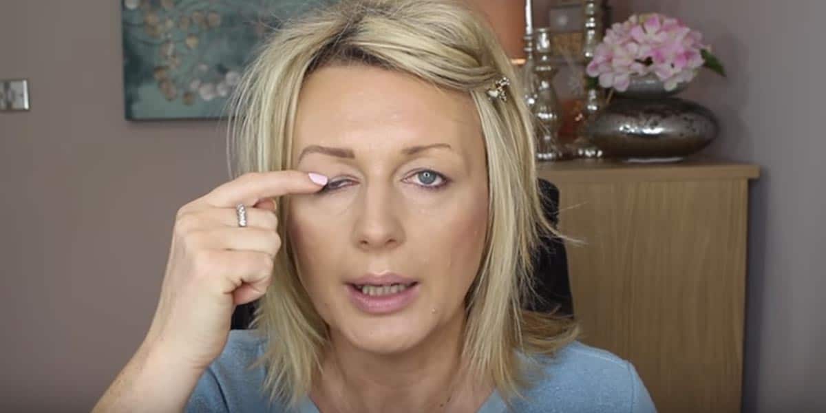 Watch This Brilliant Technique She Uses To Disguise Her Droopy Eyes!