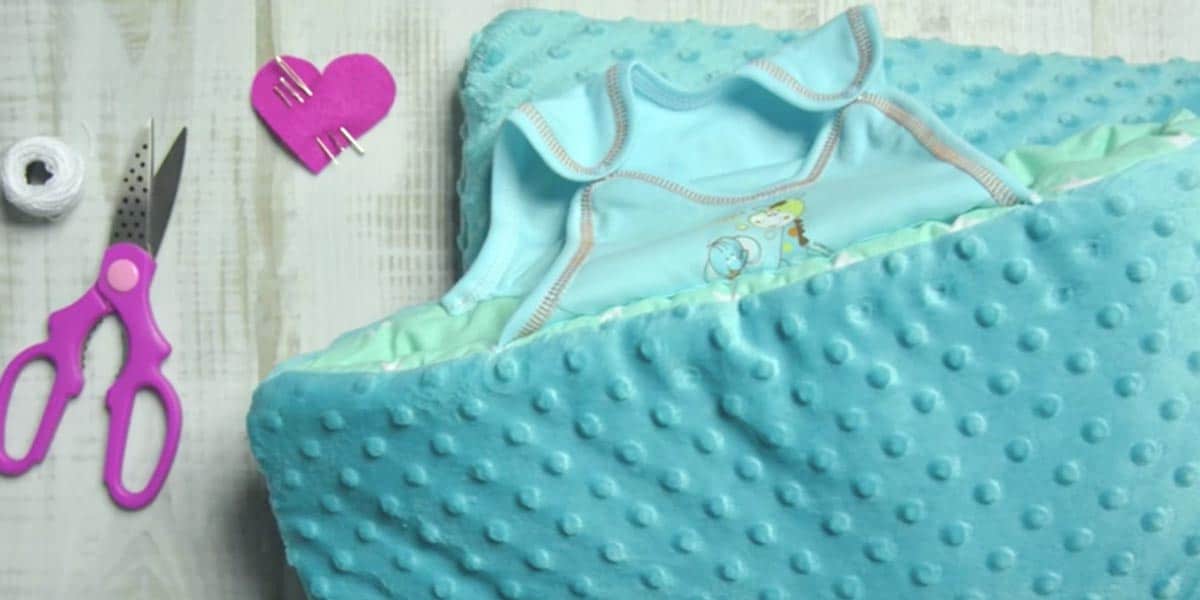 Keep Your Little One Snuggled With This DIY Baby Sleeping Bag!