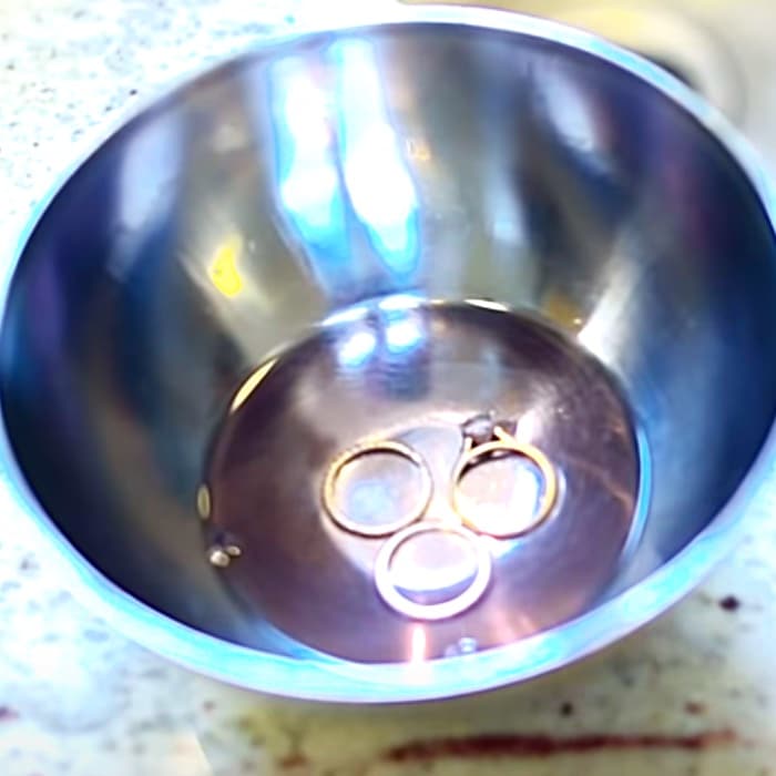 10 Ways To Clean Using Rubbing Alcohol