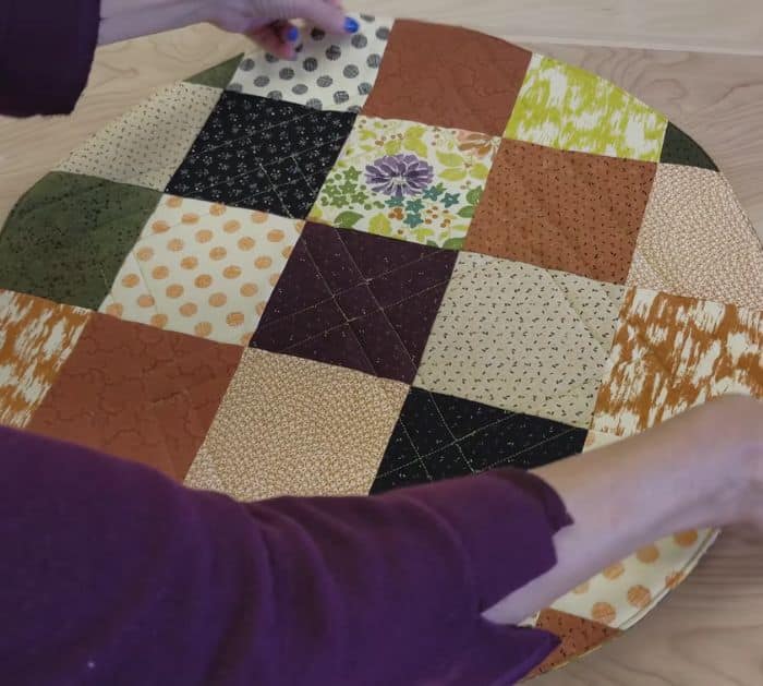 BeginnerFriendly Quilted Round Table Topper Tutorial