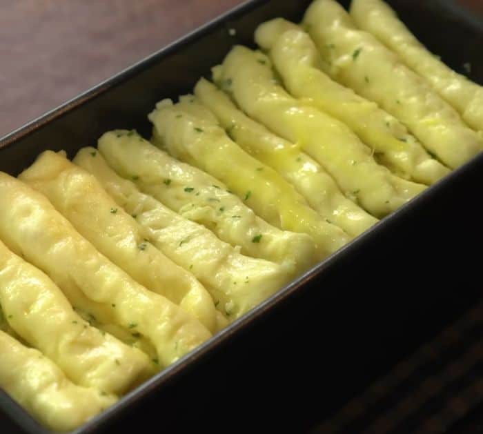 Easy Cream Cheese Garlic Bread Recipe