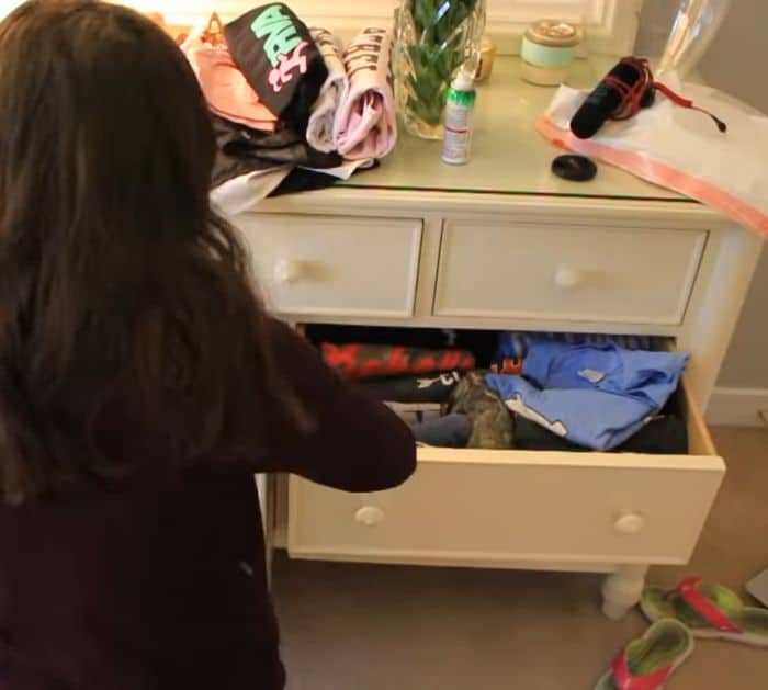 How to Deep Clean Your Room Fast in 10 Steps