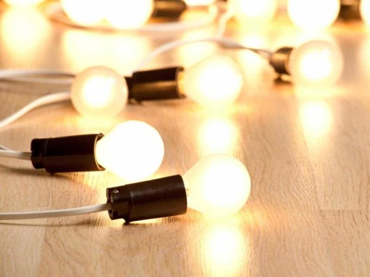 How Many Amps Does a Light Bulb Use? (Answered)