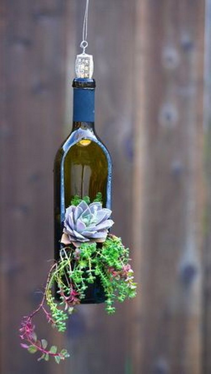 Turn wine bottles into succulent planters! DIY