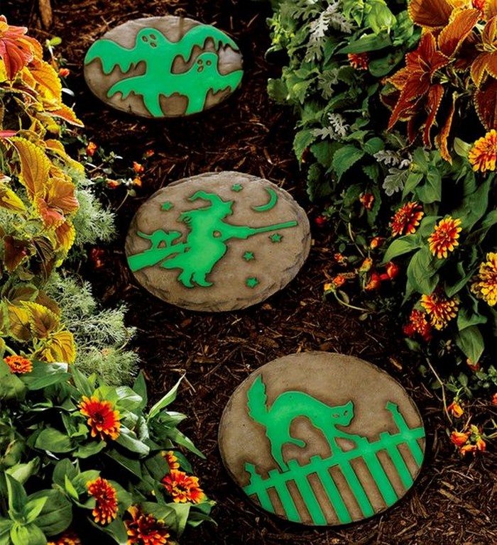 Make your own glow in the dark stepping stones! DIY projects for
