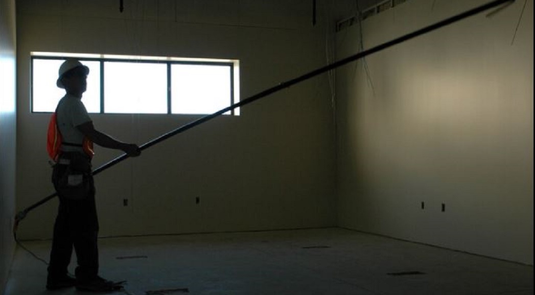 How to Fill Large Gaps in Drywall Quick Solution (2024)