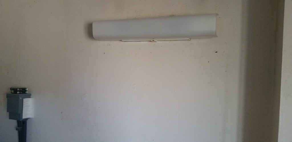 How to Remove Bathroom Light Cover Top 7 Easy Steps (2024)