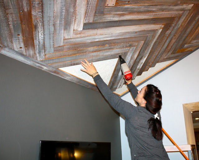 Reclaimed Wood Herringbone Ceiling Make Me Pretty Again DIY Show Off ™ DIY Decorating and