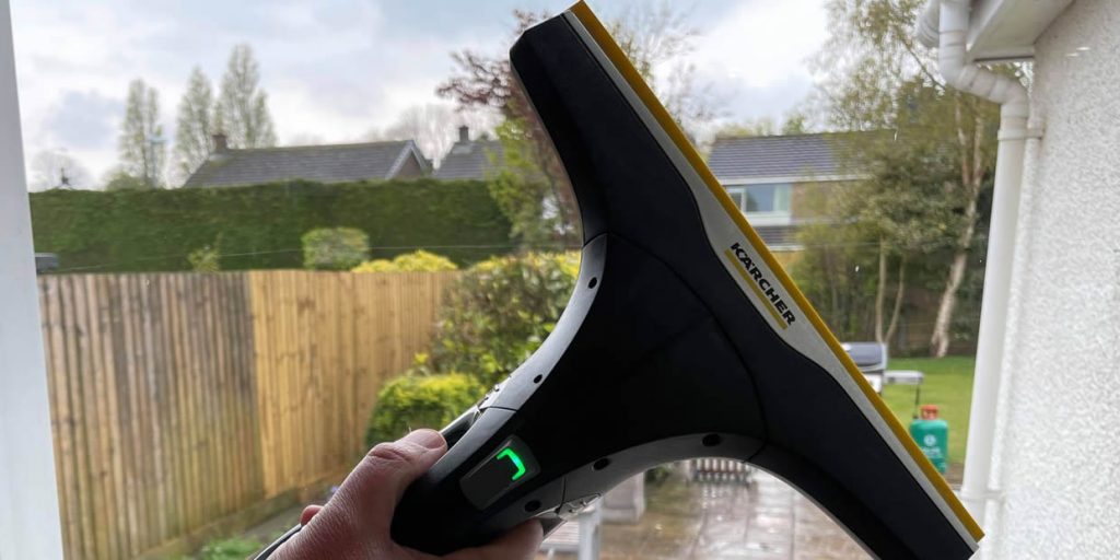 How To Use A Window Vac UK Guide By DIY Works