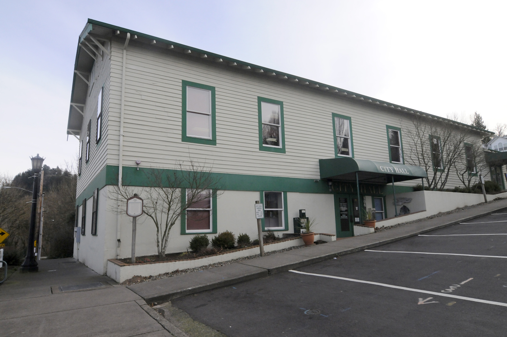 Troutdale goes in search of a city hall • Daily Journal of Commerce