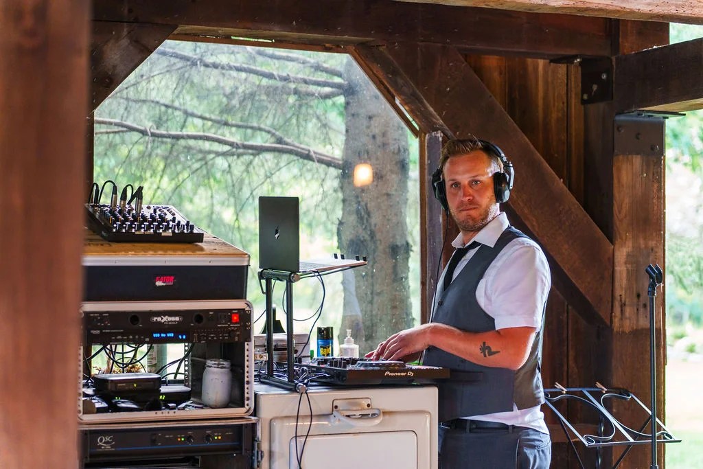 How Much Do DJs Cost Per Hour?