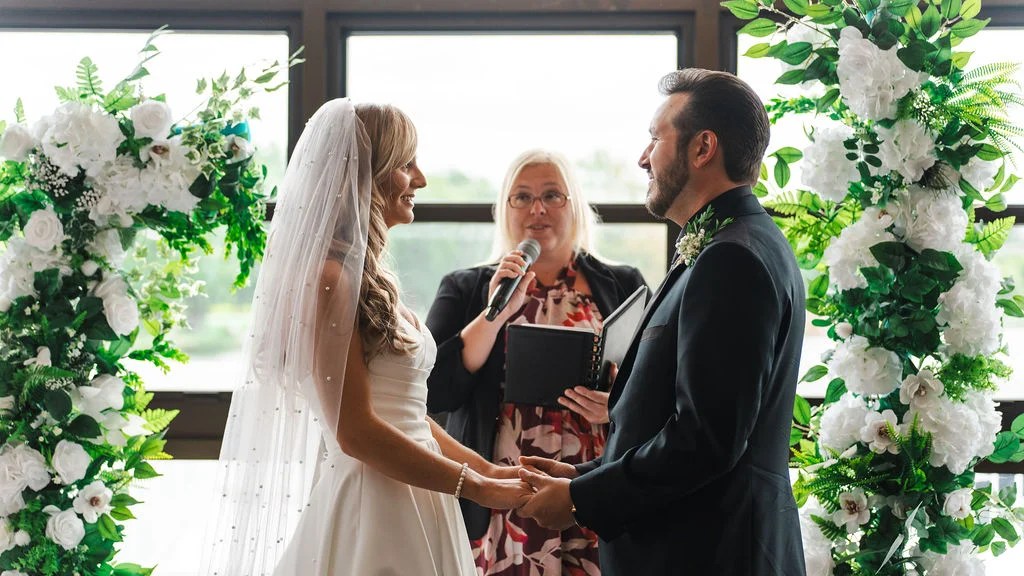 ¡Bailamos! The Ultimate Playlist of Spanish Wedding Songs!