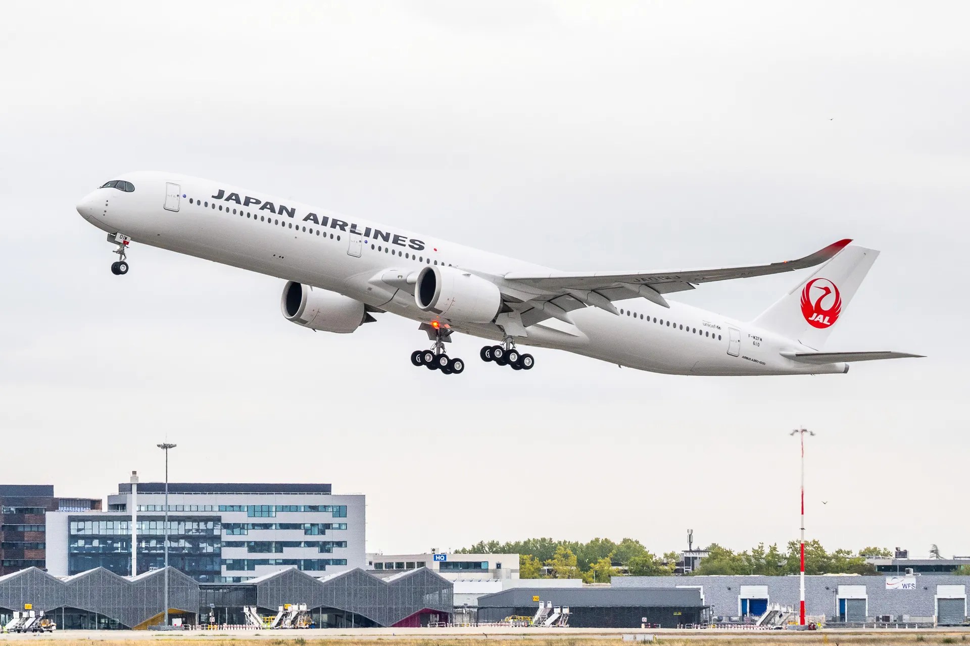 Japan Airlines Begins A3501000 Flights To New York Dj's Aviation