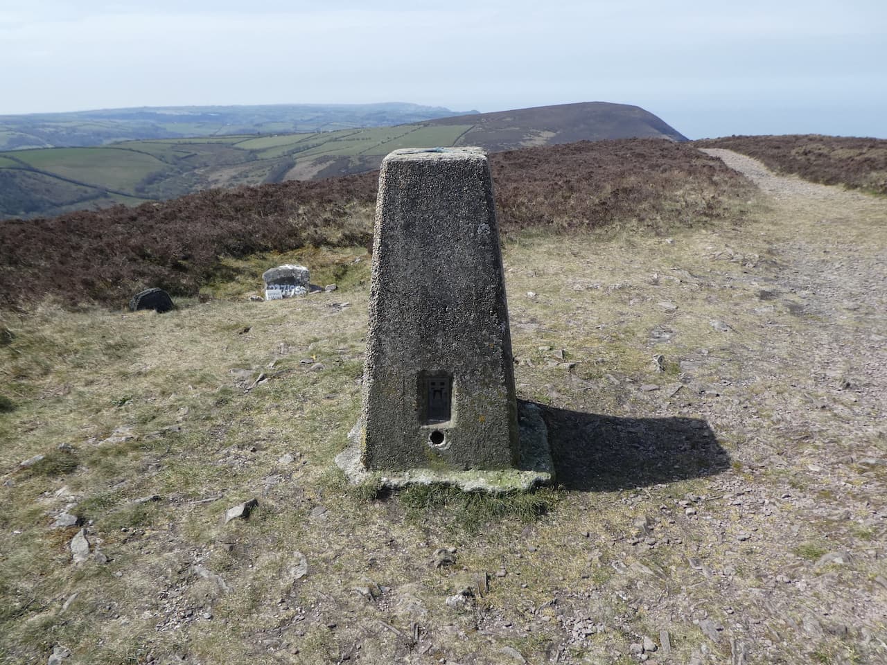 Holdstone Hill to Combe Martin » Two Dogs and an Awning