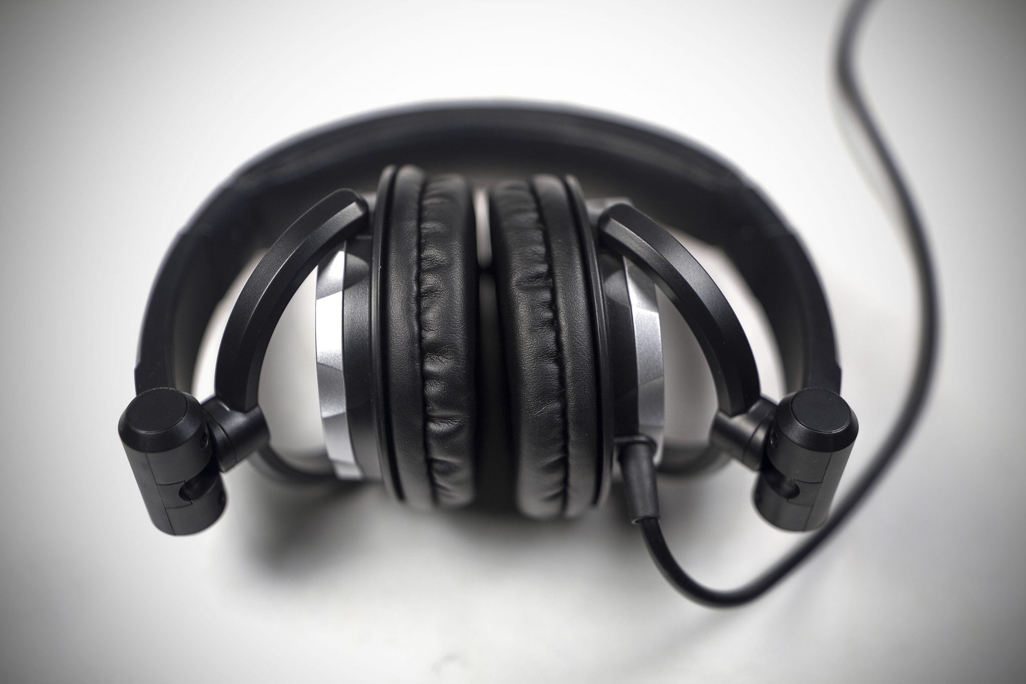 REVIEW Allen & Heath Xone XD40 DJ Headphones • DJWORX