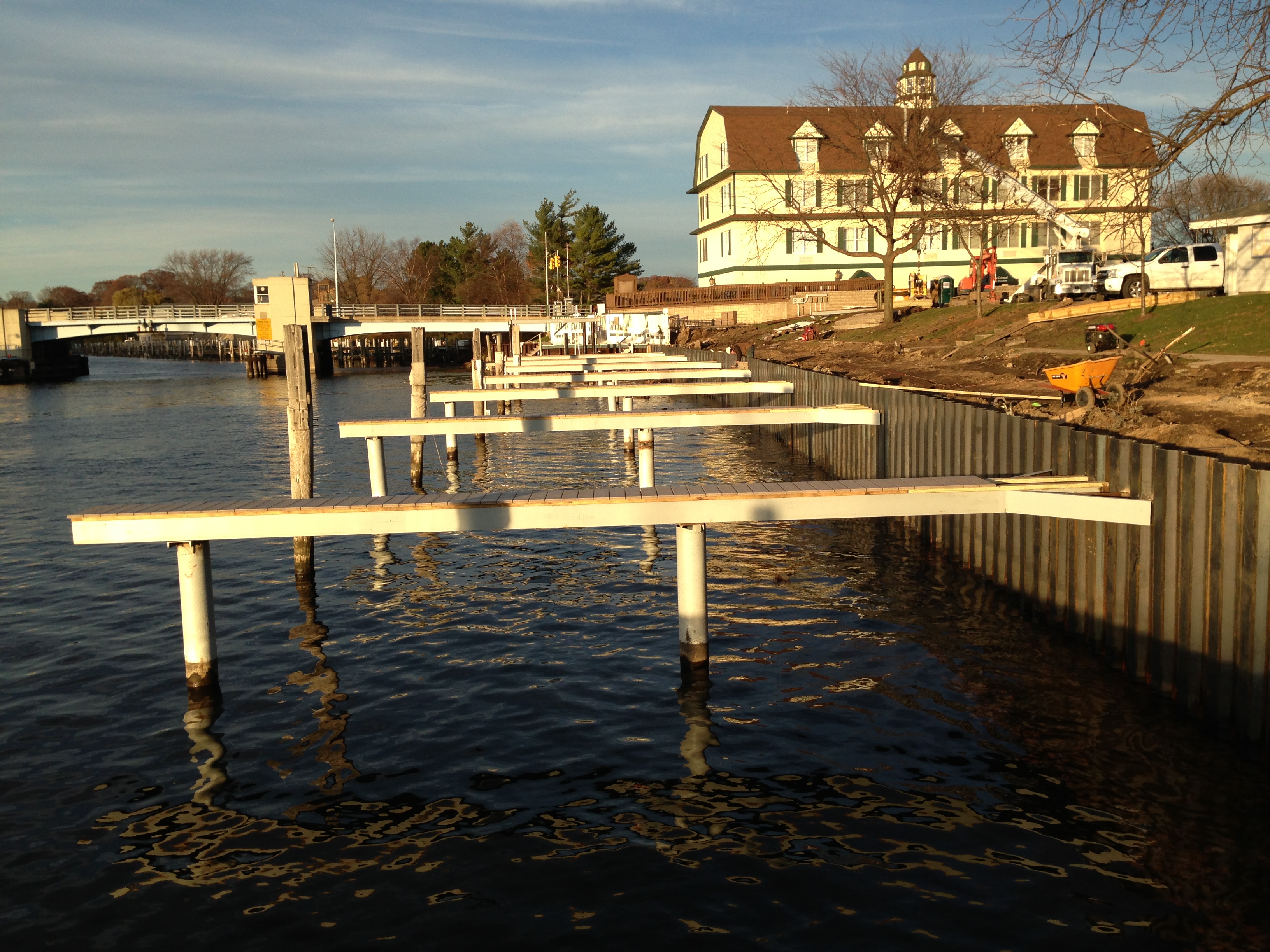 CUSTOM DOCKS MARINAS D.K. Construction Inc.