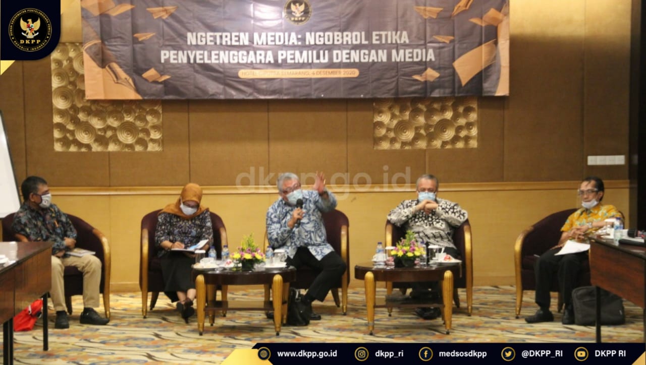 Prof. Teguh Prasetyo Filsafat Adalah Fondasi Tumbuh Kembangnya Nilai Prof. Teguh Prasetyo Filsafat Adalah Fondasi Tumbuh Kembangnya Nilai