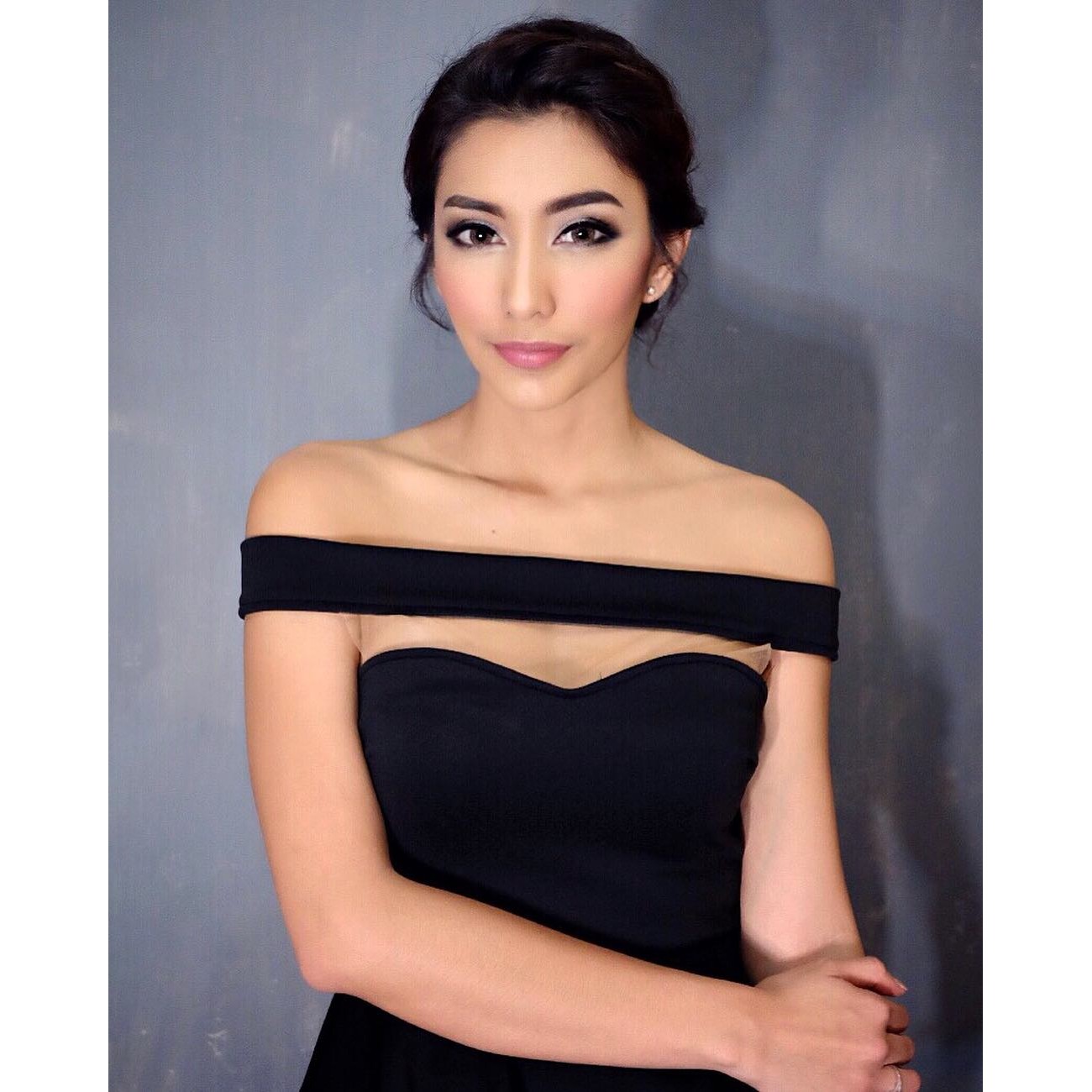 Tyas Mirasih Unggah Foto Pake Kemeja Tanpa Celana KASKUS