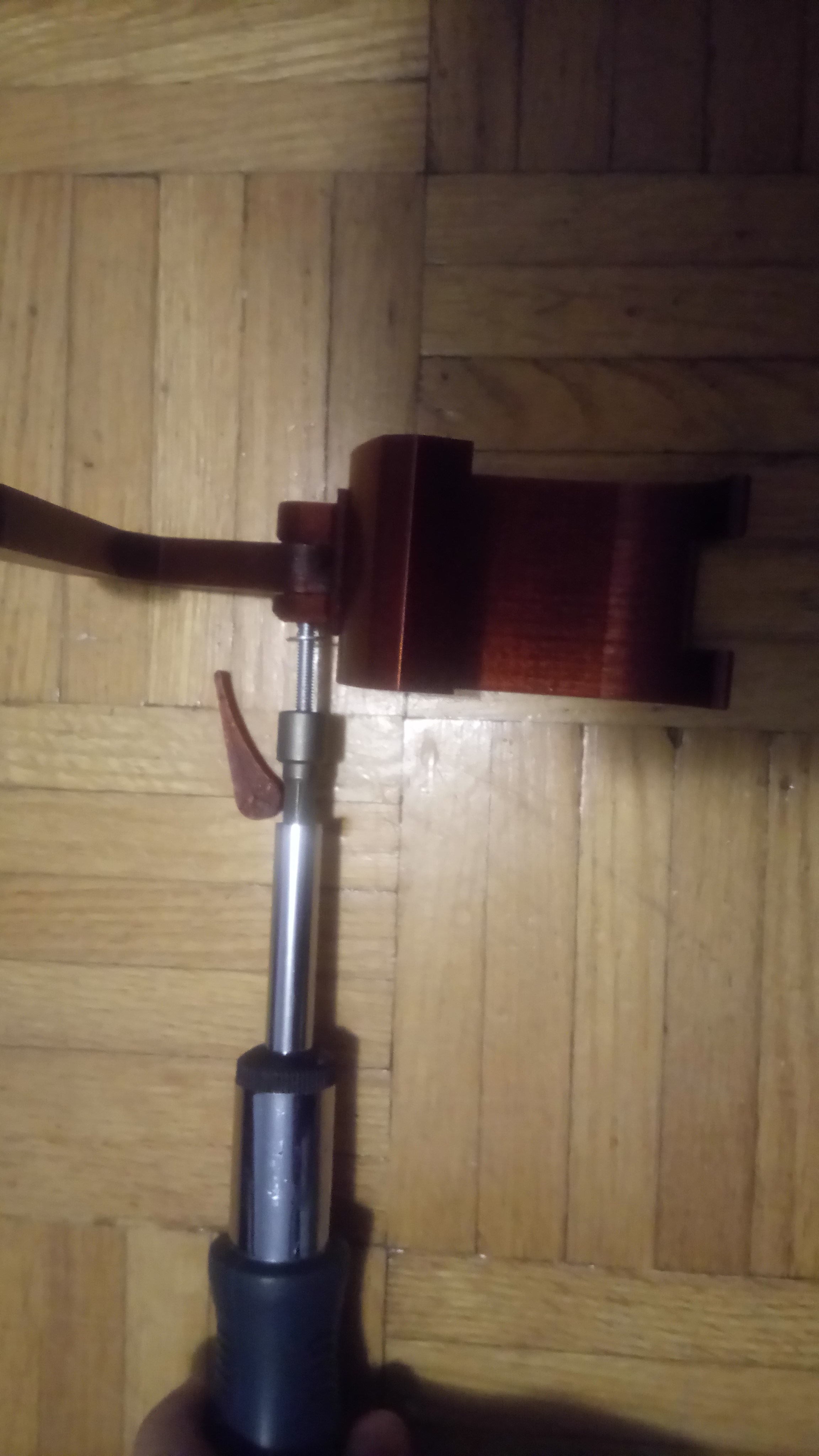 3D Printable Switch Pro Holder_V2 by Jeremy Delisle