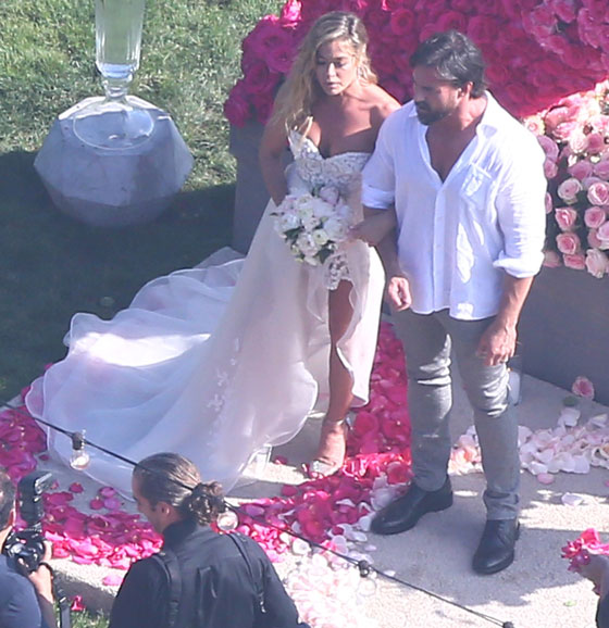 Collection 90+ Pictures Denise Richards Charlie Sheen Wedding Photos