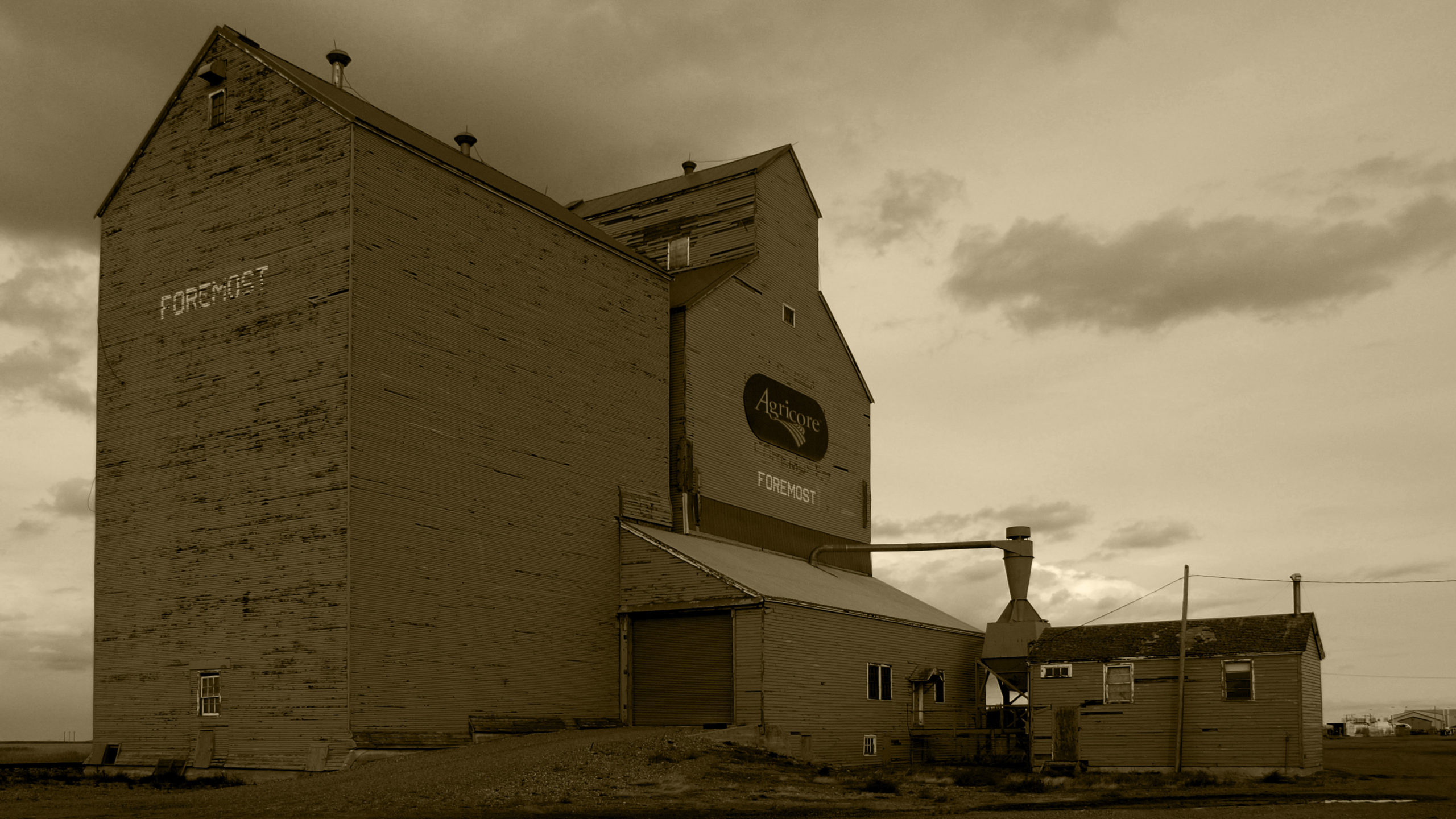 Foremost Alberta Grain Elevator wdllm.ca