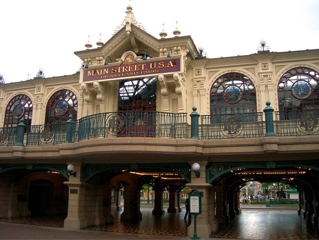 Main Street Railroad Station Disneyland Paris tips, advice & planning