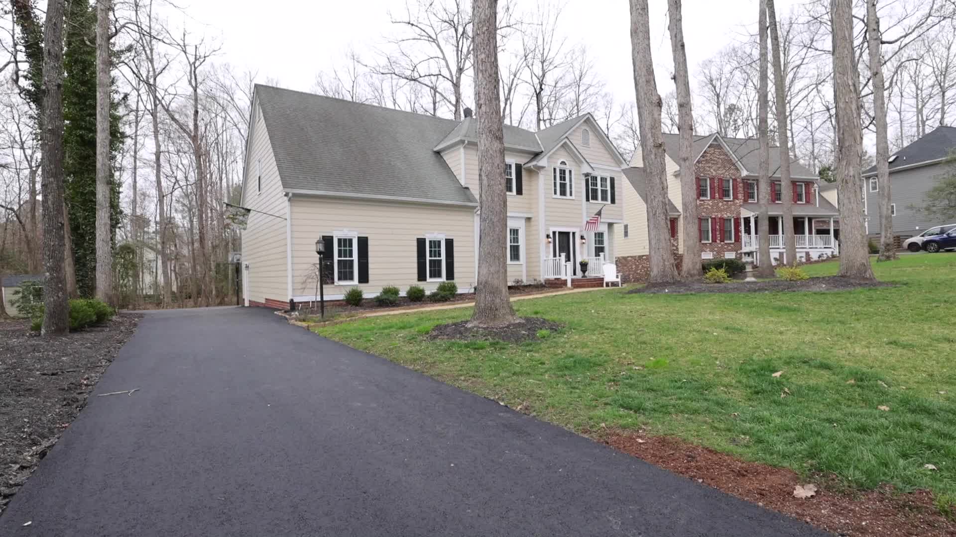 6004 Sedgefield Rd. (b)