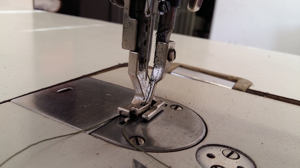Things to Consider Before Purchasing an Industrial Sewing Machine Dm