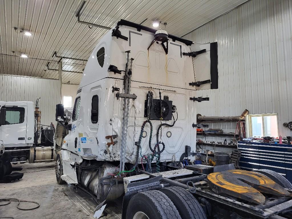 2015 FREIGHTLINER CASCADIA CAB Shop Parts LKQ Heavy Truck