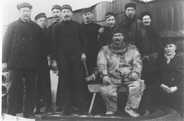 DYKERI OCH BÄRGNING TUNGDYKARE Sjöhistoriska museet / DigitaltMuseum