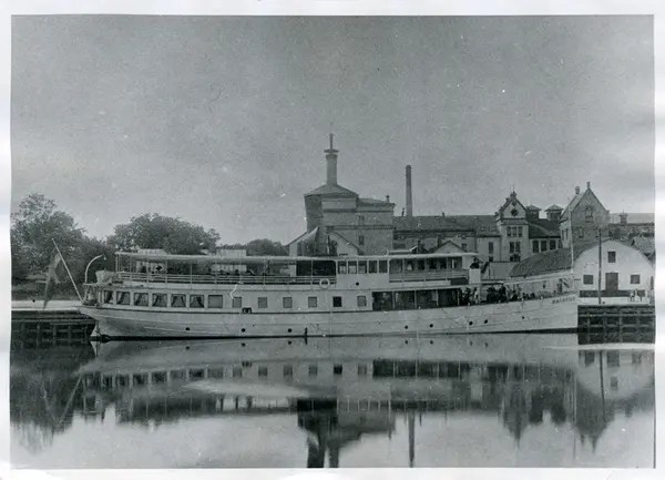 Ångaren Ragnhild i Mälarhamnen i Södertälje ca 1897 Torekällbergets
