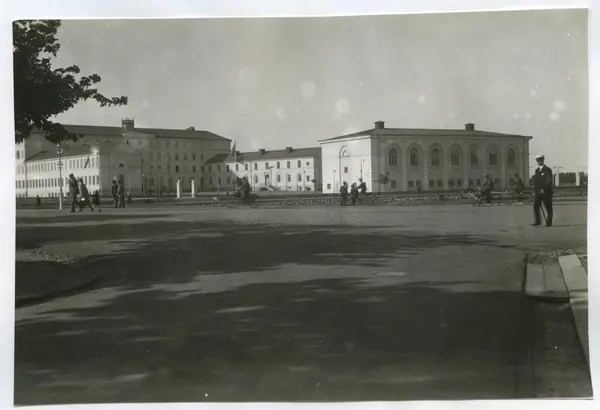 Kalmar Högre Allmänna Läroverk, numera Stagneliusskolan. Utanför