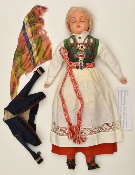 Docka Hemslöjdens Samlingar / DigitaltMuseum