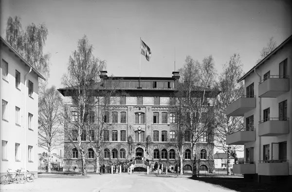 12 maj 1945 År 1916 flyttade Gefle och högre