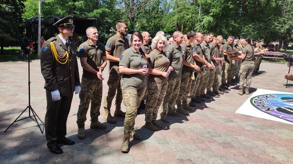 В Торецке военные выступают в караокебатле
