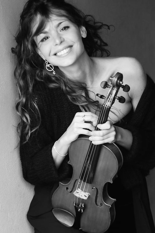 Hire Classical & Electric Violin Female Violin Player Rome Italy