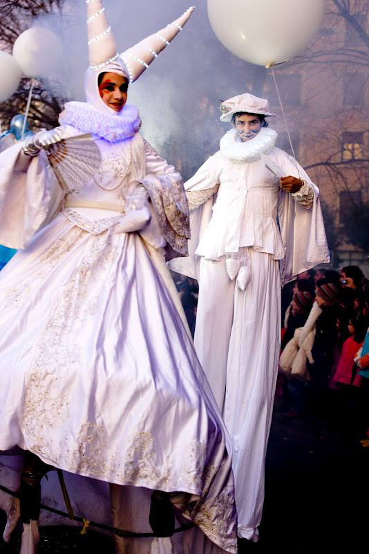 Hire White Circus Parade Family Entertainment in Madrid Scarlett